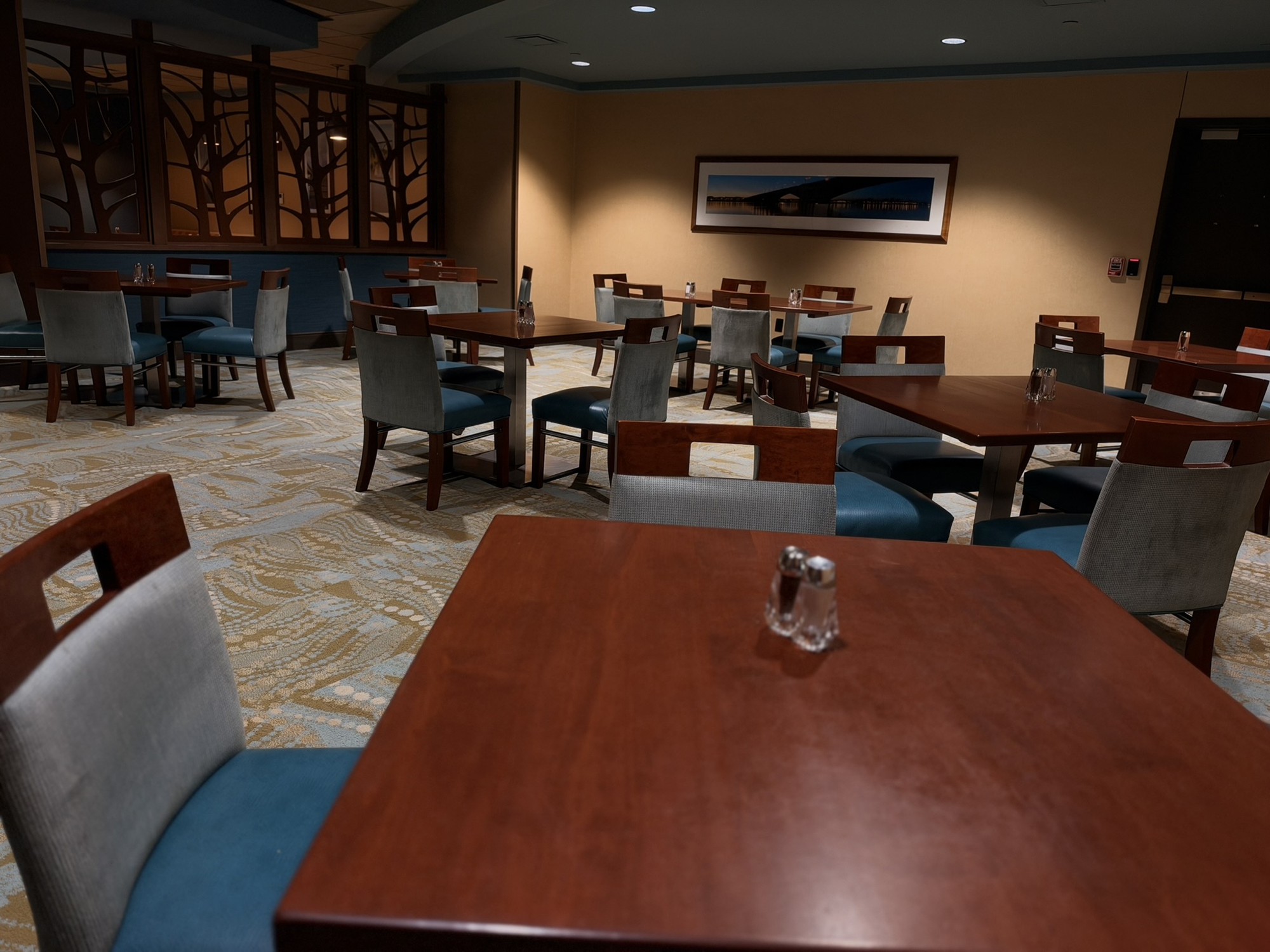 Dining tables at Twin Bridges Restaurant